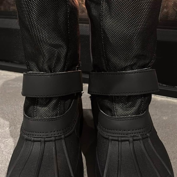 Tundra Quebec Waterproof,Thermolite Insulated,Velcro slip in,rugged sole boot - Picture 3 of 11